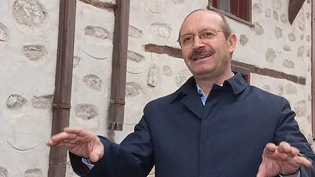 'Yeni sistem, yasama ve yürütme erkleri arasına kesin bir ayrım koymadır'
