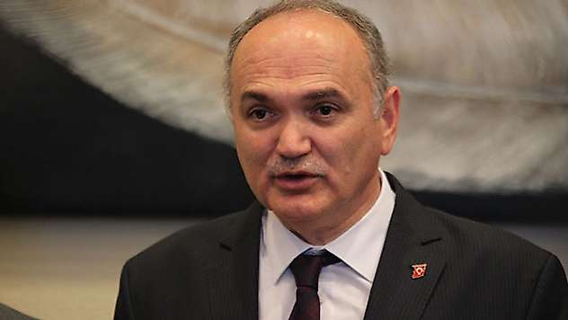 'Yerli otomobil sözleşmesini erteliyoruz'