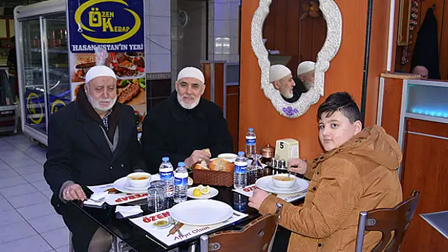 'Zeytin Dalı Harekatı'na destek için sabah namazında buluştular