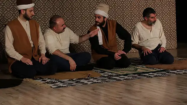 'Ziyafet Sofrası' Akşehirli tiyatro severlerle buluştu
