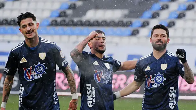 1. Lig'de şampiyonluk yarışı nefes kesiyor