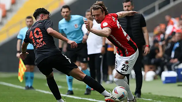 1. Lig'de heyecan dorukta