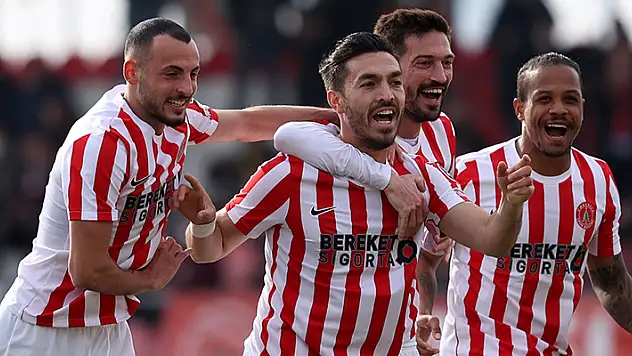1. Lig'de ilk yarı nasıl geçti?

