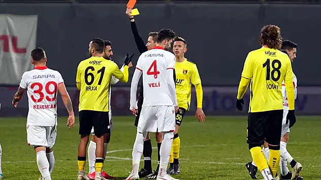 1. Lig'de kart sayısı düştü 