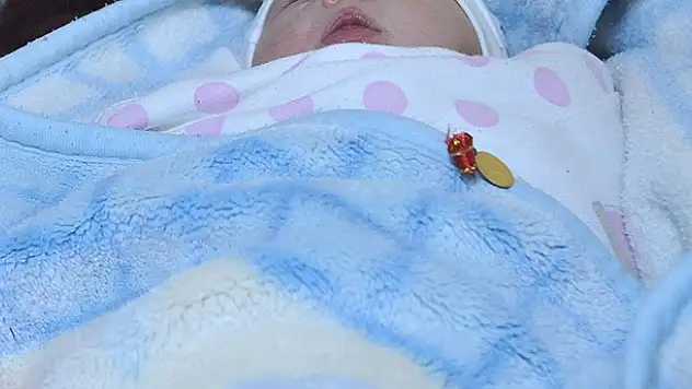 1 milyon bebeğe 'ilk altınını' devlet taktı