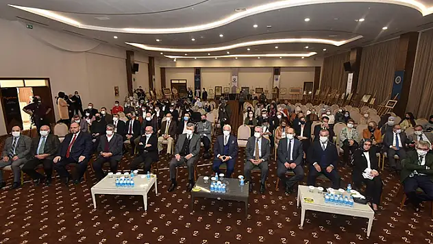 1. Uluslararası Geleneğimiz, Geleceğimiz ve Ustalarımız Sempozyumu Karatay'da başladı