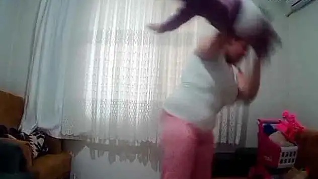 1 yaşındaki bebeğine şiddet uygulayan anneye 6 yıl hapis
