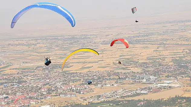 10. Akşehir XC Open Türkiye Yamaç Paraşütü Yarışması başladı
