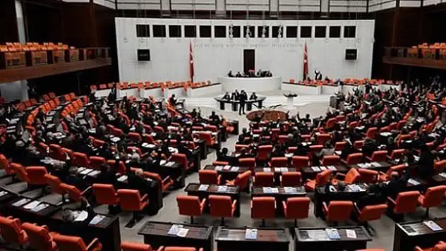 10 maddelik uyum paketi Meclis'te kabul edildi