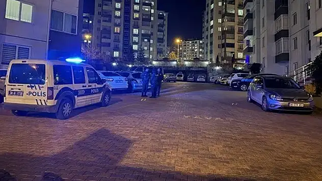 10 yaşındaki çocuk, kazara babasını ve misafiri vurdu
