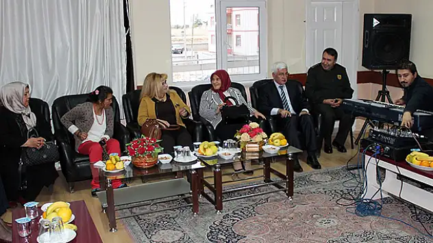 100 Yaşına Giren Huzurevi Sakinine Doğum Günü Kutlaması