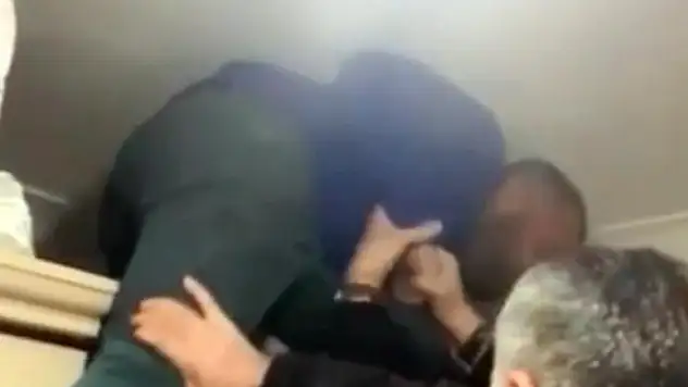 100 yıl hapisle aranan firari, gardırobun üstünde yakalandı
