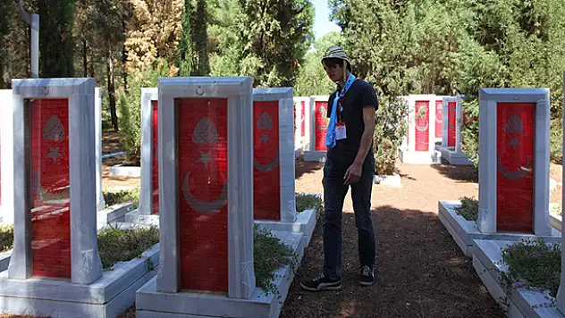 101 yıl sonra dedesine geldi