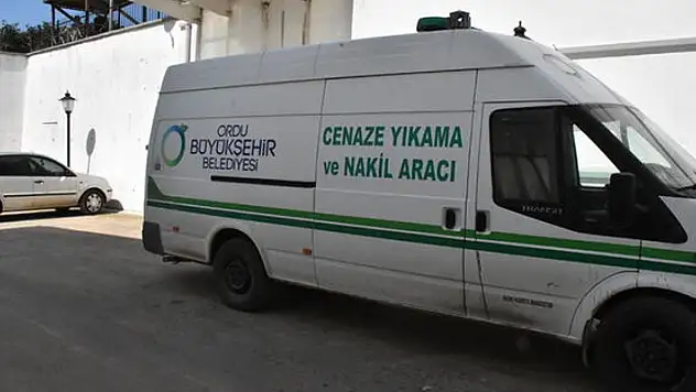 102 yaşındaki kişi evinde tutuşan halıdan çıkan dumandan öldü! 