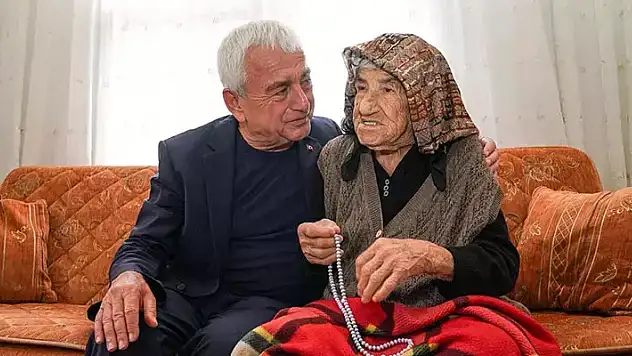 104 yaşındaki 'Cumhuriyet Anne' 2023'ün son günü hayatını kaybetti
