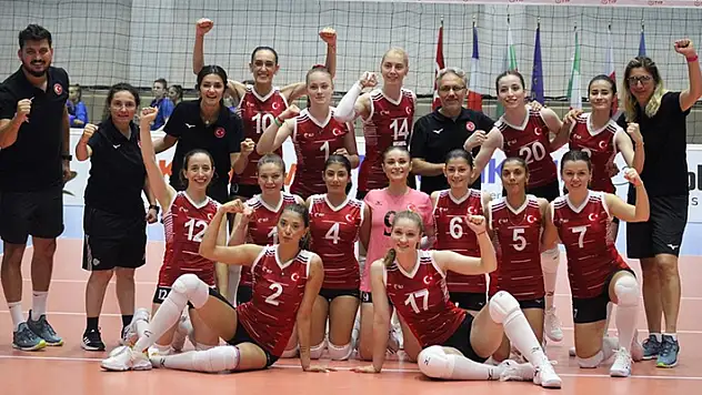 11. Avrupa İşitme Engelliler Voleybol Şampiyonası'nda Türkiye Kadın Milli Takımı, Polonya'yı 3-0 mağlup etti
