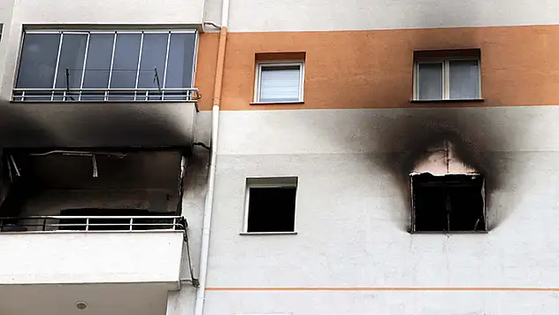 11 katlı binada yangın: 5 yaşındaki Eylül öldü, anne ve 1 çocuğu yaralı

