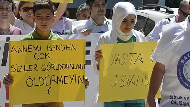 11 yaşındaki Yavuz'dan protestoya damga vuran döviz