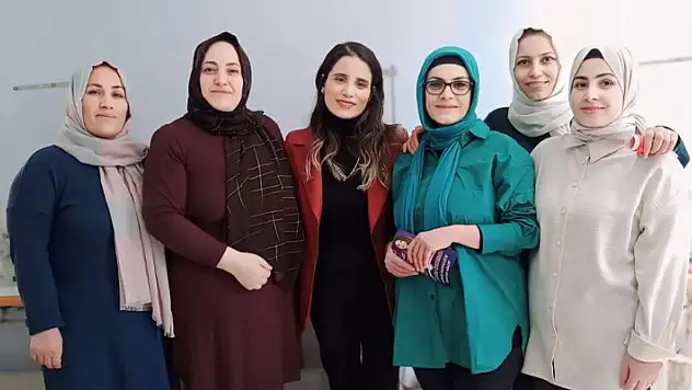 119 bin bin nüfuslu ilçede tek kadın muhtar adayı en büyük mahalleye talip oldu
