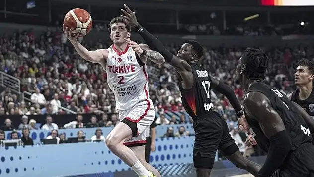 12 Dev Adam, 2025 Avrupa Basketbol Şampiyonası'nda ikinci olarak gümüş madalya elde etti
