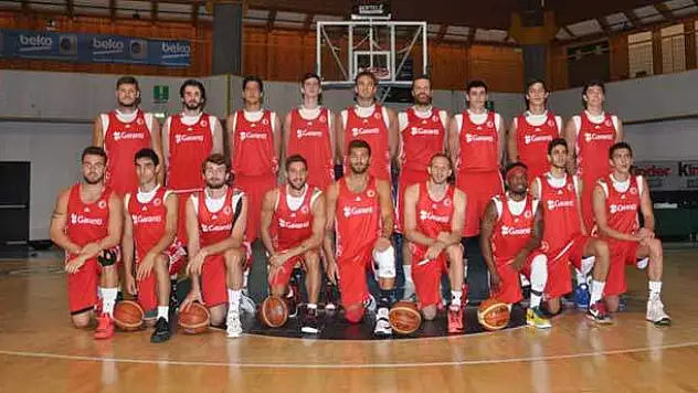12 Dev Adam sahne alıyor