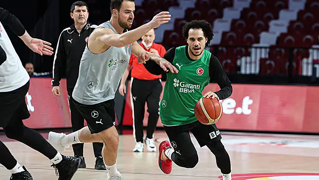 12 DEV ADAM TOPLANIYOR
