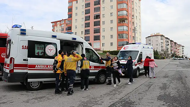 12 katlı binada çıkan yangında 3'ü çocuk, 4 kişi dumandan etkilendi
