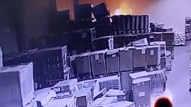 12 saatte söndürülmüştü! Konya'daki fabrika yangının çıkış anı güvenlik kamerasında