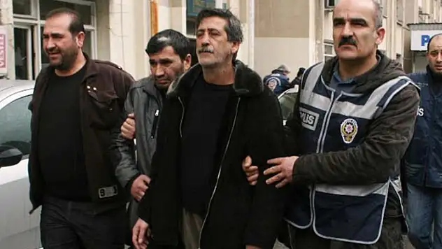 12 yıl önce çocukluk arkadaşını öldüren firari, saklandığı evde yakalandı
