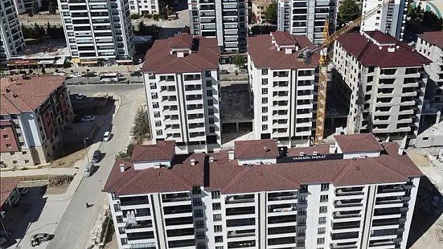 1216 depremzede aile 'Yerinde Dönüşüm Projesi' kapsamında yapılan evlerine yerleşti