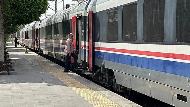 138 yıllık demir yolu ulaşımına YHT molası
