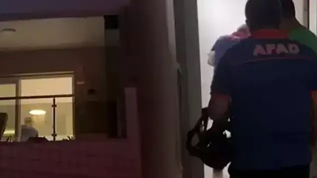 14 yaşındaki çocuk boynundaki muskayı merak edip açtı! 3 kişi hastanelik odu
