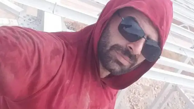 14 yaşındaki kız, tartıştığı babasını uyurken boğazını keserek öldürdü
