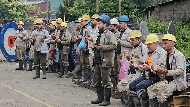 14 yıl önce grizu patlamasında ölen 30 madenci anıldı
