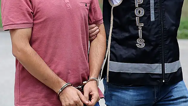 15 asker ve 16 öğretmen için gözaltı kararı