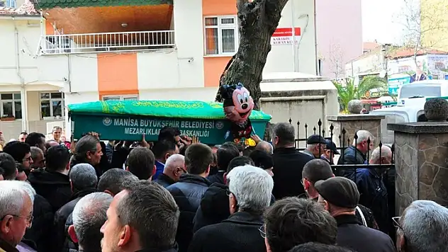 15 aylık Vedat'la dedesi aynı gün öldü: Tabutuna çok sevdiği Mickey Mouse bağlandı
