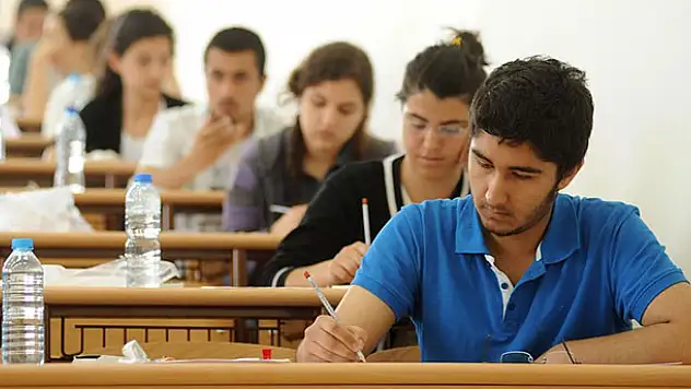15 dakika kuralı kalktı, sınav ücretleri düşürüldü