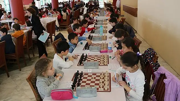 15. Geleneksel Bahar Kupası 19 Mayıs Satranç Turnuvası başladı
