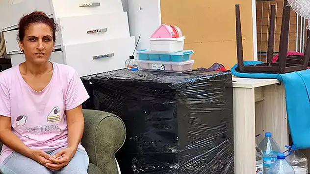 15 gündür sokakta kalıyor: Ev için 'memur kefil' istiyorlar
