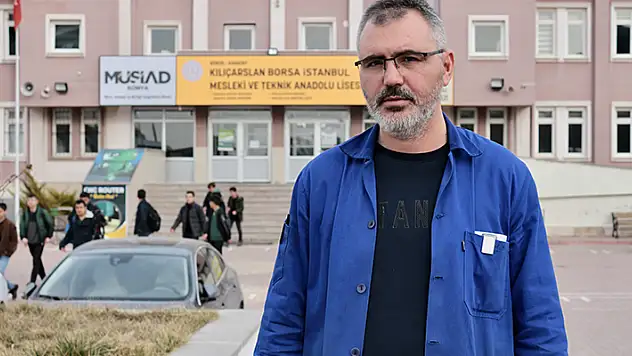 15 Temmuz gazisi gönüllülerle omuz omuza depremzedeler için çabalıyor
