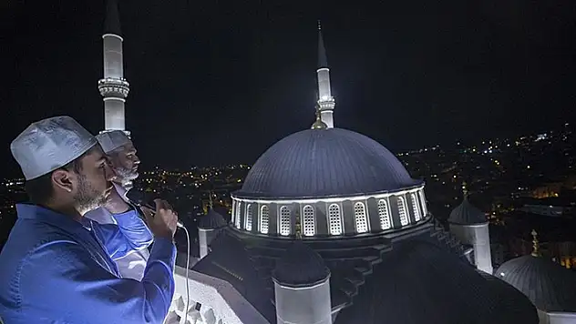 15 Temmuz'un 5. yıl dönümünde saat 00:13'te tüm camilerden sela okundu
