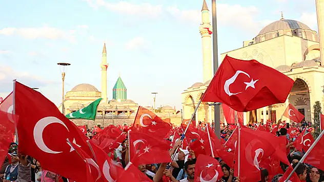 15 Temmuz'un yıl dönümünde binlerce kişi Mevlana Meydanı'na akın etti