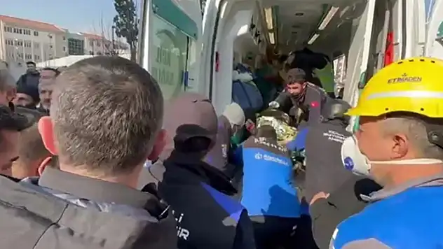 155'inci saatte umutlar yeşermeye devam etti, Tolga enkazdan sağ olarak çıkarıldı
