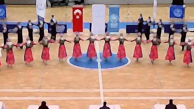 16 kişiyle Macaristan'a giden Halk oyunları ekibi 5 kişi döndü!