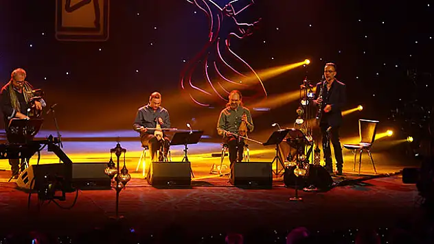 16. Konya Uluslararası Mistik Müzik Festivali Yunanistanlı Sokratis Sinapoulos ve Derya Türkan birlikte konser aldı