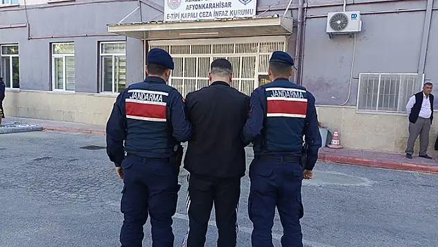 16 yıl 4 ay 25 gün hapis cezasıyla aranan şahsı jandarma yakaladı
