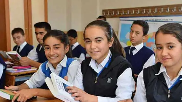 17 milyon 559 bin öğrenci Cuma günü tatile girecek