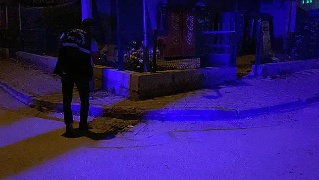 17 yaşındaki genç, tanımadığı şahıslar tarafından bıçaklandı