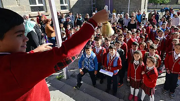 18 milyon öğrenci ders başı yaptı