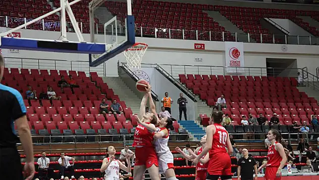 18 Yaş Altı Kız Basketbol Milli Takımı, Avrupa Şampiyonası'na galibiyetle başladı

